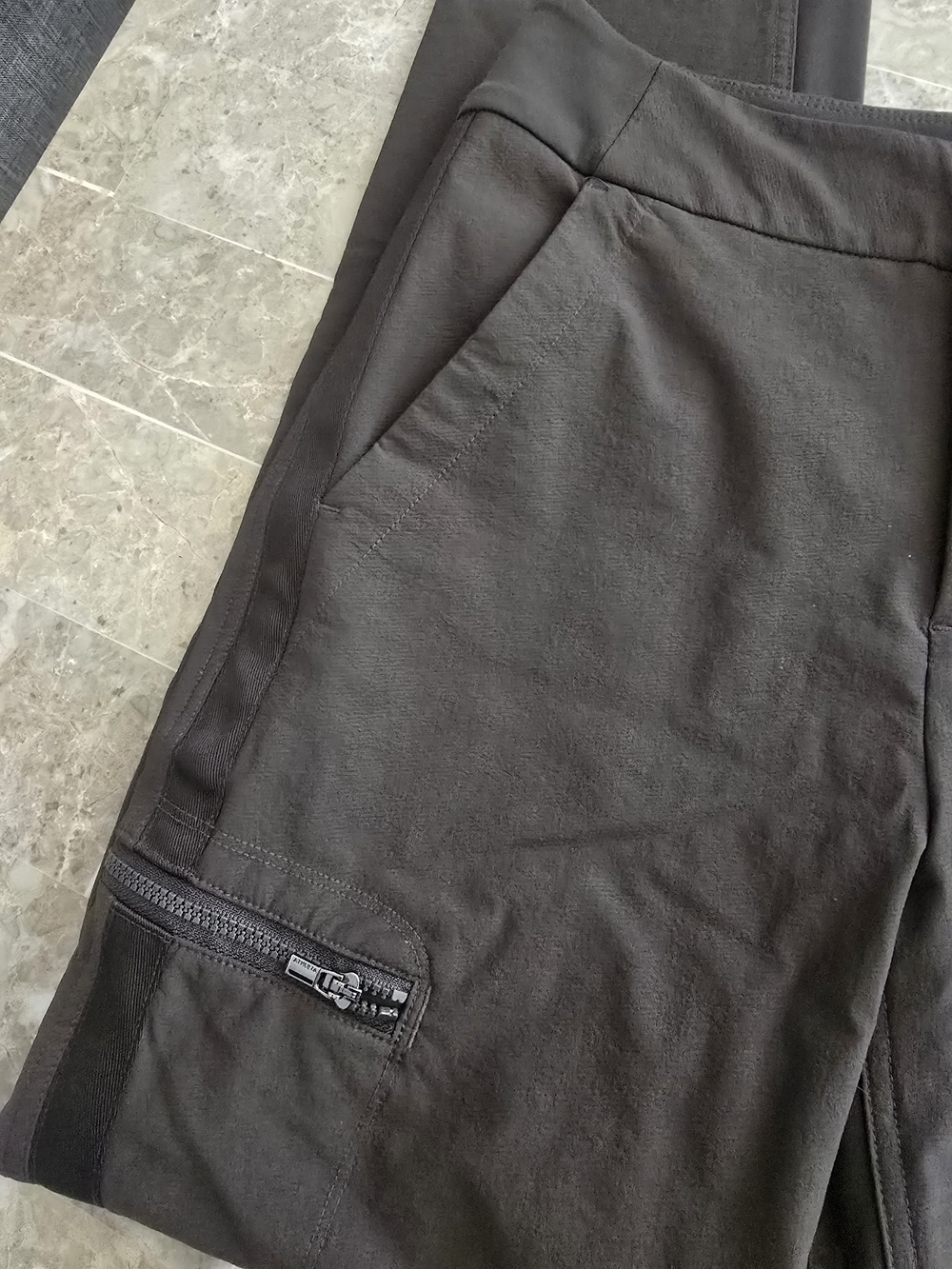 Athleta Sz 4 Wander Hybrid Pants - Picture 2 of 7